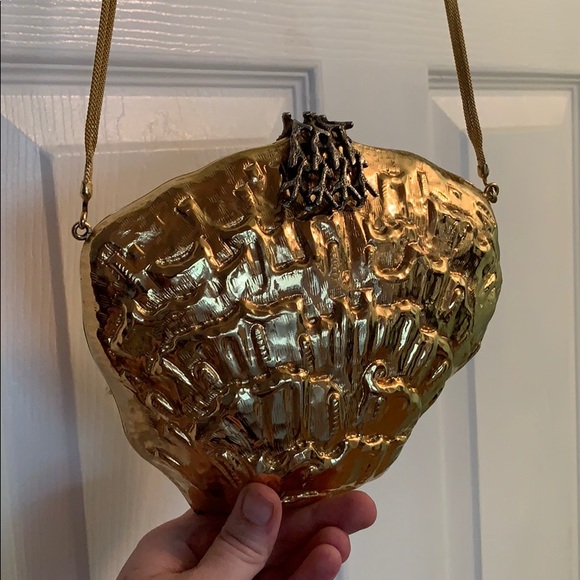 Gold Hard “SeaShell” Purse with Coral Clasp - Picture 6 of 8
